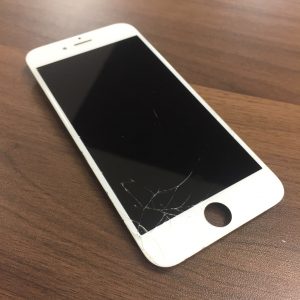 iPhone6Sの画面割れ修理