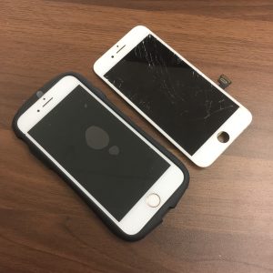 iPhone7のパネル割れ修理