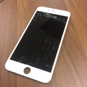 iPhone6Plusの割れ画面修理