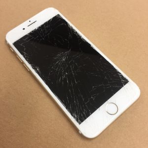 iPhone7のパネル割れ修理