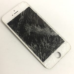 iPhone5Ｓのガラス割れ修理