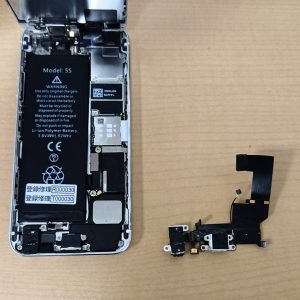 上越店 iPhone5S ライトニング交換