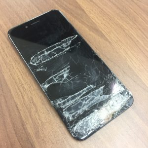 iPhone6のガラス割れ修理
