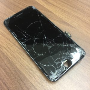 iPhone7のガラス割れ修理