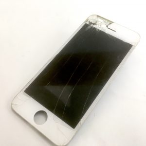 iPhone SE　落下による画面割れ+液晶破損の交換修理を行いました！