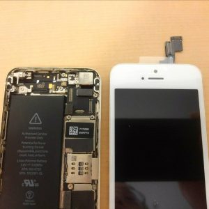 上越市 iPhone5S パネル交換