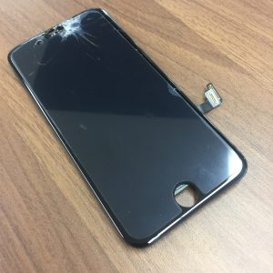 iPhone8のフロントガラス修理
