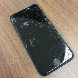 iPhone8のガラス修理