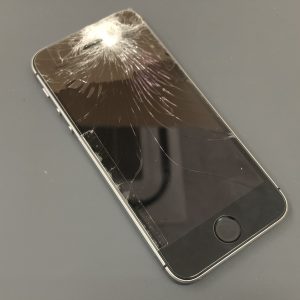 iPhone SE　パネル交換