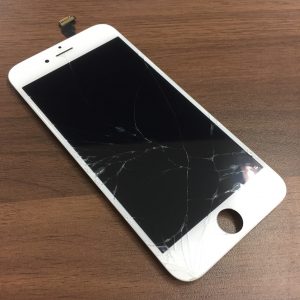 iPhone6のガラス割れ修理