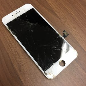 iPhone7のガラス割れ修理