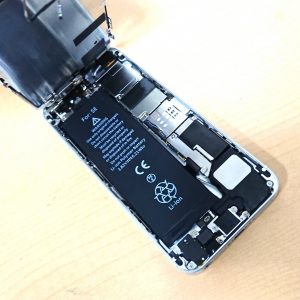 上越店 iPhoneSE バッテリー交換