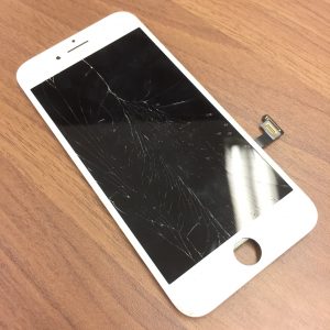iPhone8のフロントガラス交換