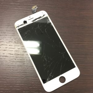 iPhone6のガラス割れ修理