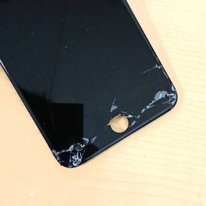 上越店 iPhone8plus フロントパネル交換
