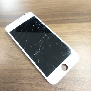 iPhone6Sのガラス割れ修理