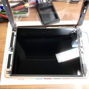 iPad6　デジタイザー交換