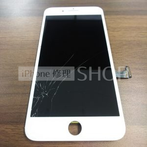 iPhone8Plsuのフロントガラス修理