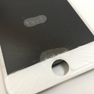 iPhone8 画面割れ　パネル交換