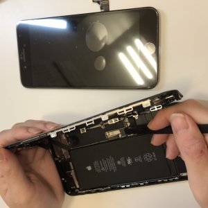 イオン新潟青山店iPhone7+液晶交換修理