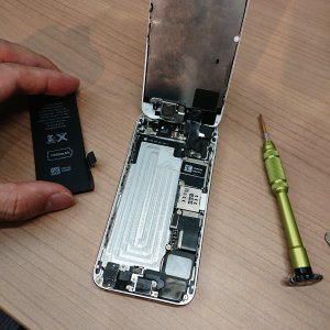 iPhone5S バッテリー交換