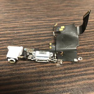 iPhone6S　ライトニング修理