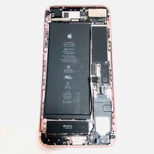 上越店 iPhone7P バッテリー交換