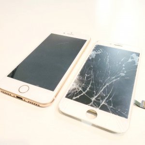 上越店 iPhone8 液晶交換