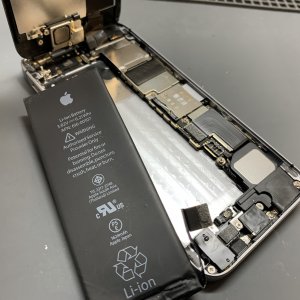 iPhone SE バッテリー交換