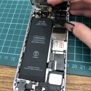 iPhoneSE　バッテリー交換
