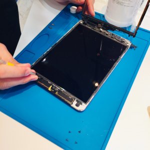 イオン新潟青山店 iPad mini 3 デジタイザー交換修理