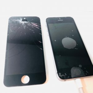 上越店 iPhoneSE 液晶交換