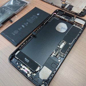 iPhone7+ バッテリー交換