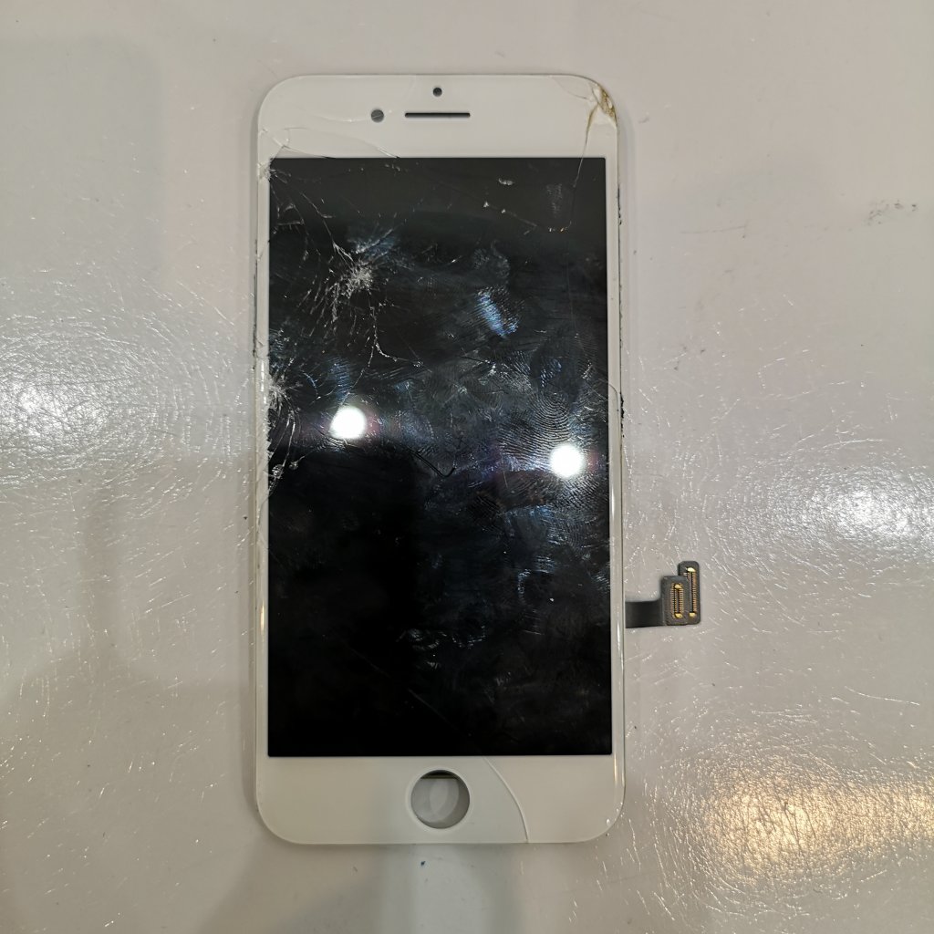 iPhone 8 パネル交換 スマートフォン スマホ 携帯修理 川口市 西川口