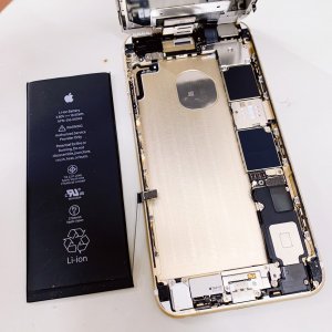 iphone6splus バッテリー交換＆強化ガラス貼付