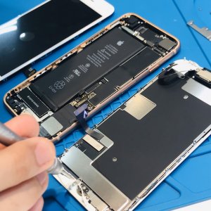 イオン新潟青山店 iPhone8フロントパネル交換修理