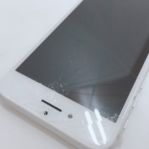 iPhone8 画面割れ修理