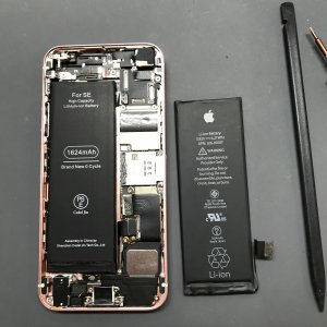 iPhone SE バッテリー交換