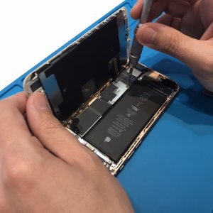イオン新潟青山店　iPhone8パネル交換修理