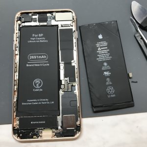 iPhone8plus　バッテリー交換