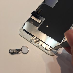 iPhone8 ホームボタン修理