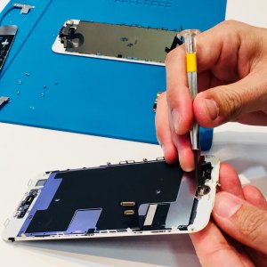 iPhone8　フロントパネル　交換修理