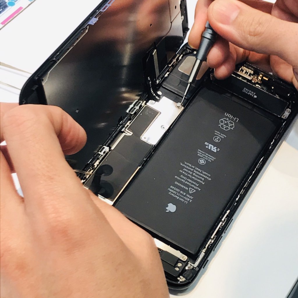 iPhone7+フロントパネル交換修理