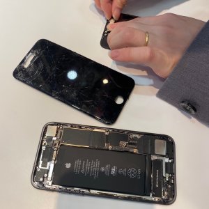 iPhone8 パネル交換修理