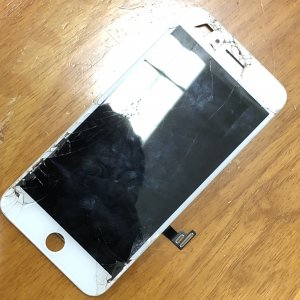 iPhone8P 液晶画面交換修理