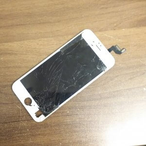 iPhone6Sの画面割れ