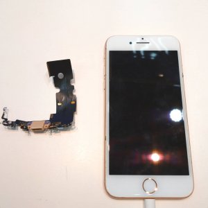 iPhone8ライトニング交換修理
