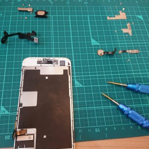 iPhone８ガラス割れ交換修理