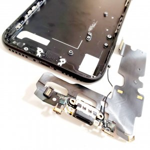 iPhone7 ライトニング修理