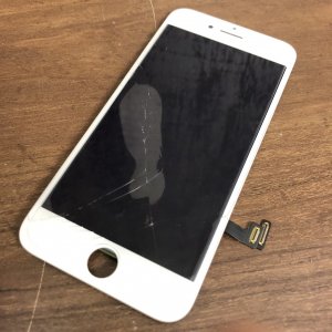 iPhone8 フロントパネル交換修理